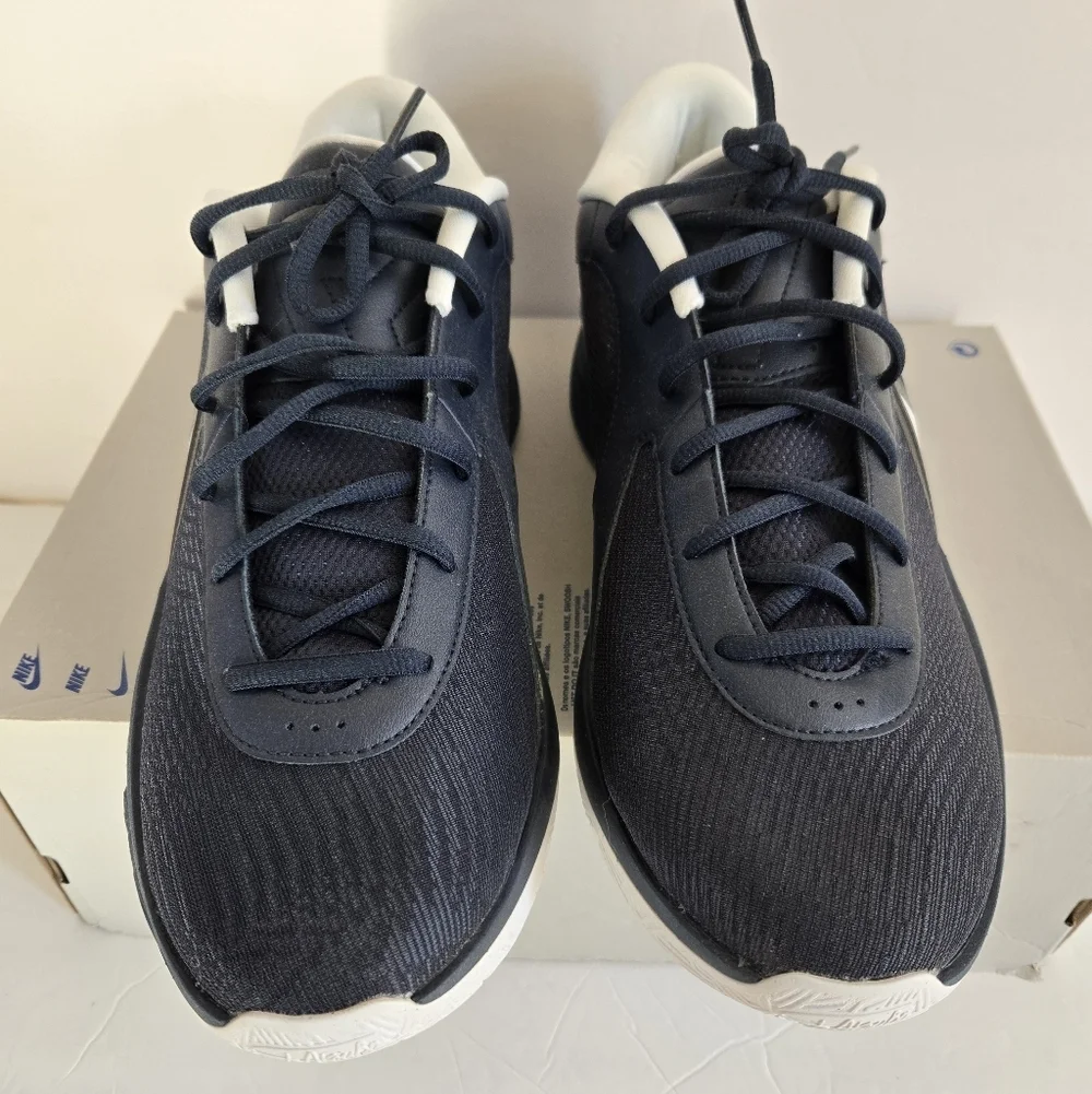 Nike NEW, Dark Navy and White Athletic Shoes.Size 11.5